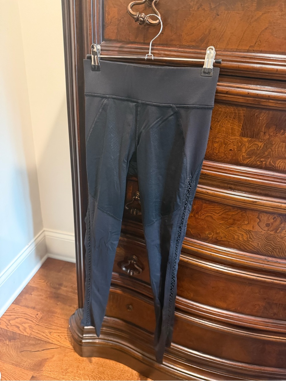 ALO Yoga Black Shimmer Snake Pattern Leggings with Lace-Up Side Details, Size XS